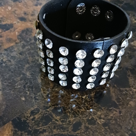 Jewelry - Picture 3 of 8